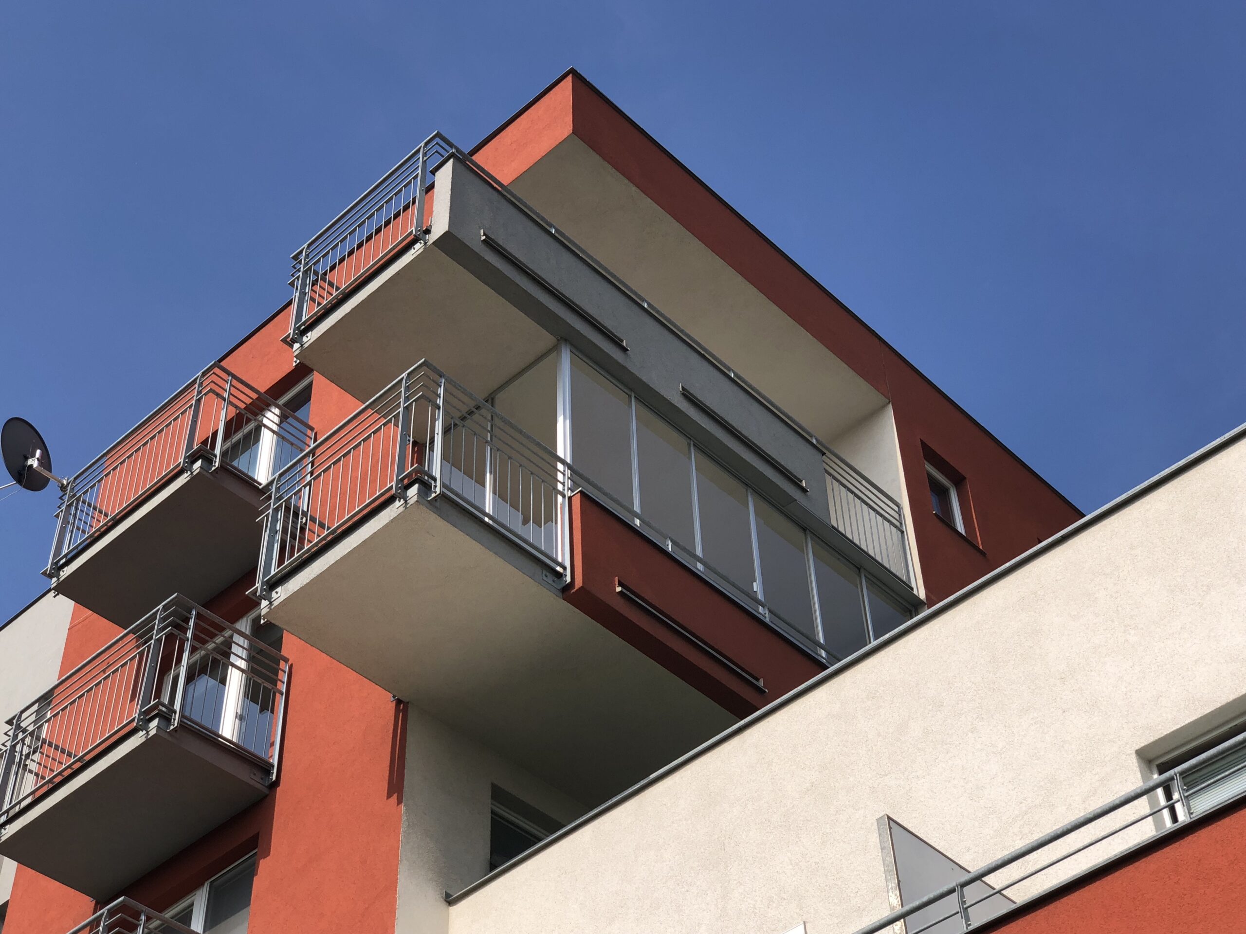 Bydlení Jeřábek – Specialisté na zasklení balkonů a lodžií